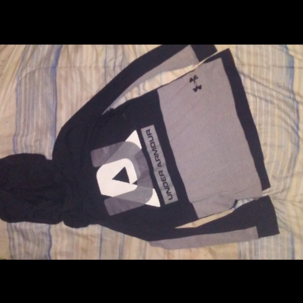 Underarmour Long Sleeve Hooded Tee
